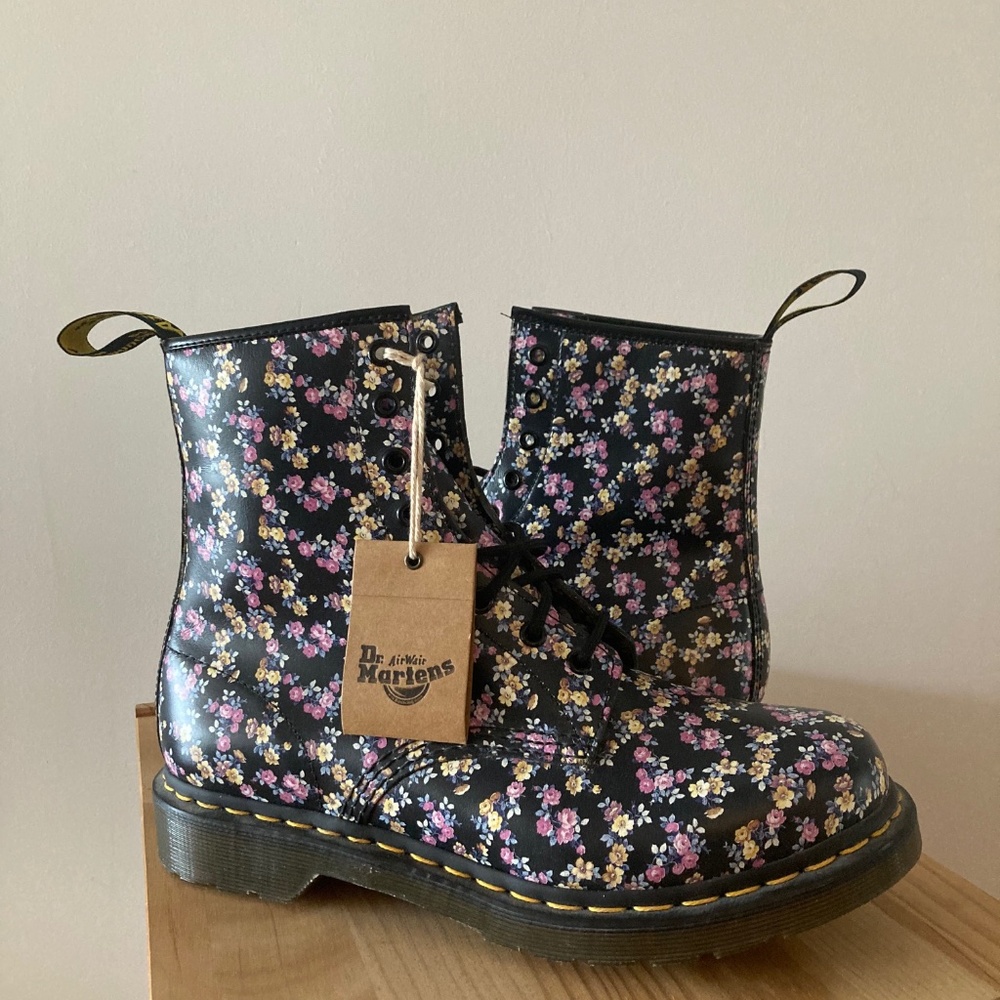 NWT never been worn Women's Dr. Martens